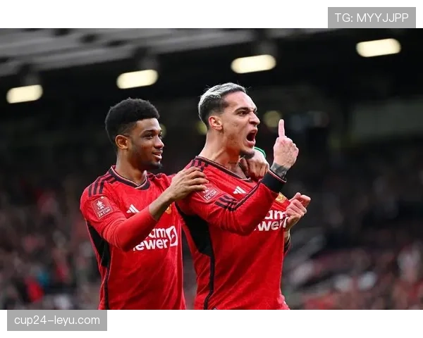 曼联英超赛季表现起伏中重塑目标，力争实现关键突破