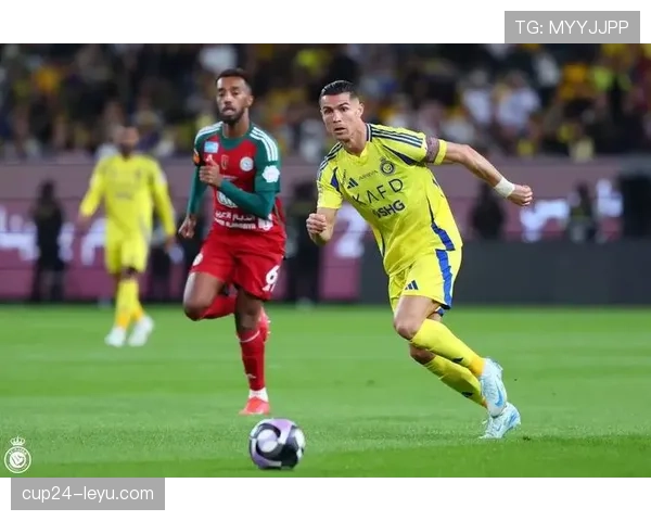 阿德耶米独特射门方式助球队逆转，亮眼表现引爆媒体热议