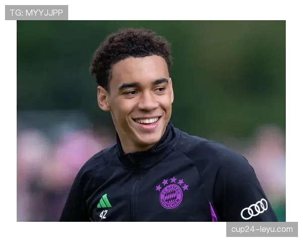 穆西亚拉持续提升品牌价值，闪耀足坛成未来之星